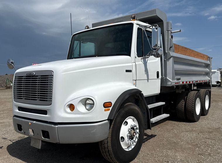2003 Freightliner FL112